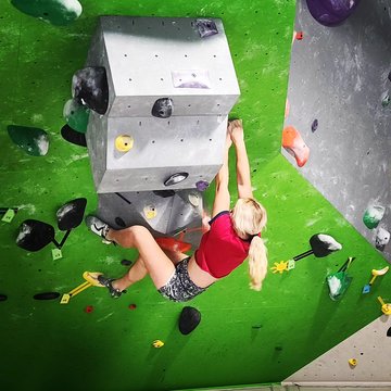 Ladies Climb for $10 every Wednesday night💃💪

#ladiesnight #climb #rockclimb #indoorclimbing #indoorbouldering #climbing #downtownmotown #Wednesday #morgantonnc