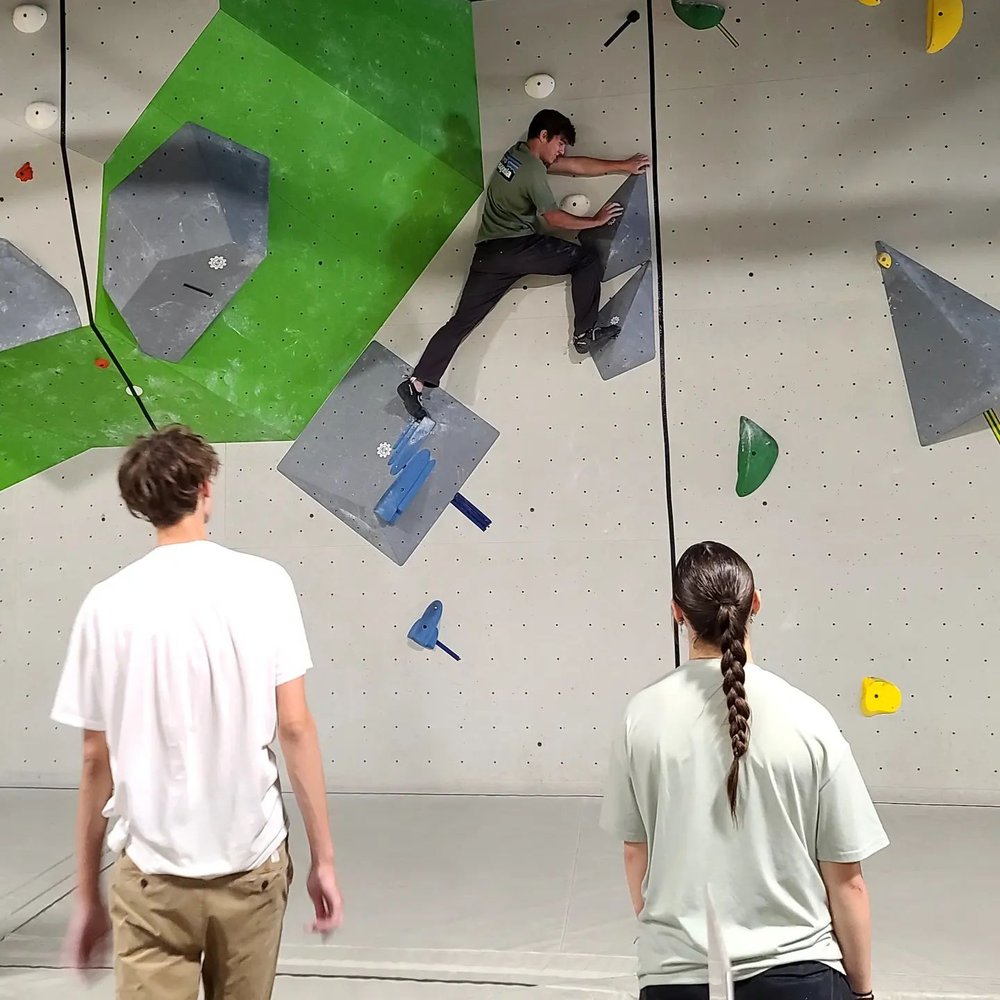 High School Climbing Club working on the competition wall. The club meets every Tuesday, come get you reduced price membership! 
#highschoolsports #climbingteam #rockclimb ##morgantonnc #downtownmorganton #828isgreat @patton_panthers @rockhardfreedom  @fh