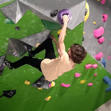 Come hang out this Sunday 1-7pm 💪
#funthingstodoinmorganton #sundayfunday #indoorclimbing #climb #climbinggym #morgantonnc #828isgreat