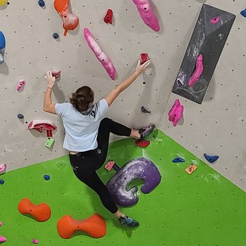 Ladies you will want to come every Wednesday from 5-7 for this event. There are female climbers here to help with your form and techniques.💪 All levels of climbers are welcome. Free to Members , $10 (shoes not included) for Non Members #ladiesnight #ladie