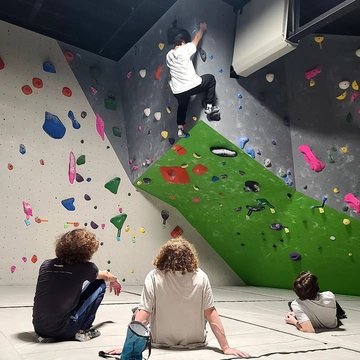 Tonight we have a Route Reading and Projecting Clinic at 5:15 pm. Learn the secret language of the boulder in this class meant to help you with reading beta and applying intention in your climbing. Suitable for all climbers.

MEMBERS $20 NON MEMBERS $30

